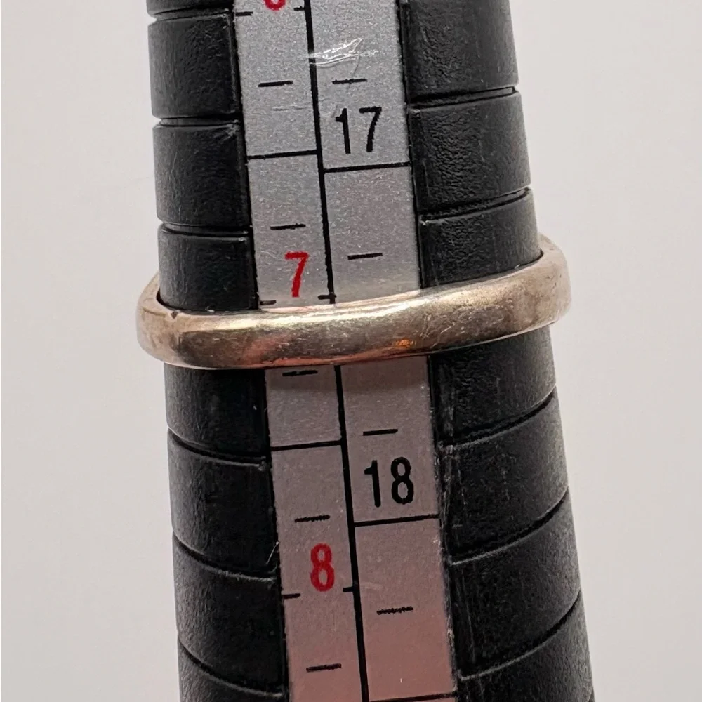 Vintage 925 Sterling Silver Hand Holding Heart Ring - Picture 8 of 8